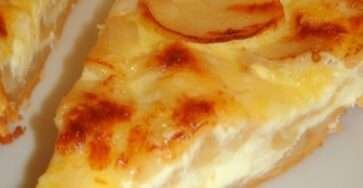 Tarte aux pommes succulente façon quiche, dorée et fondante à la sortie du four