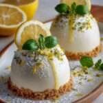 Dômes de mousse mascarpone citron basilic servis sur base biscuitée avec lemon curd et zestes de citron.