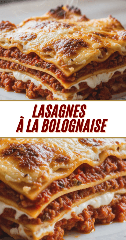 Plat de lasagnes express à la bolognaise bien gratinées, servies chaudes avec des couches fondantes de sauce et de béchamel.